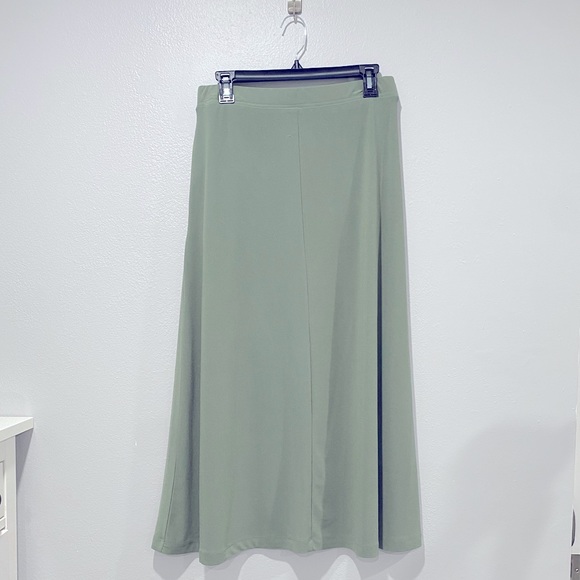 Sage green skirt. Size M - Picture 5 of 8